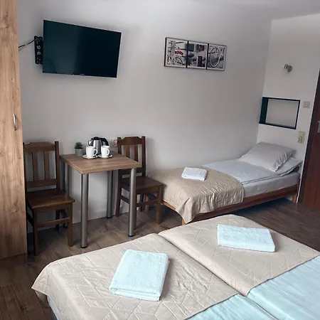 U Francuza Oda ve Kahvaltı 3*